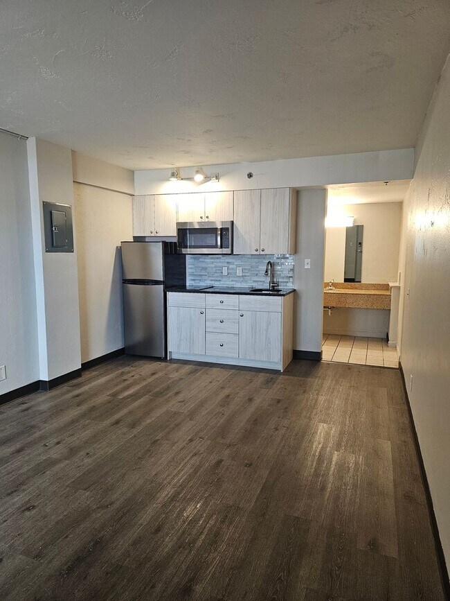 Remodeled Studio Apartments Near Memorial Unit 224 Colorado