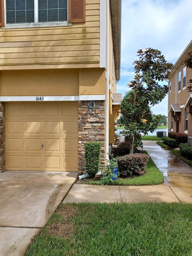 Building Photo - 1642 Scarlet Oak Loop
