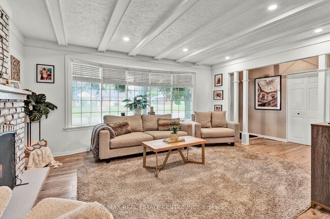 Photo - 301 St Lawrence St