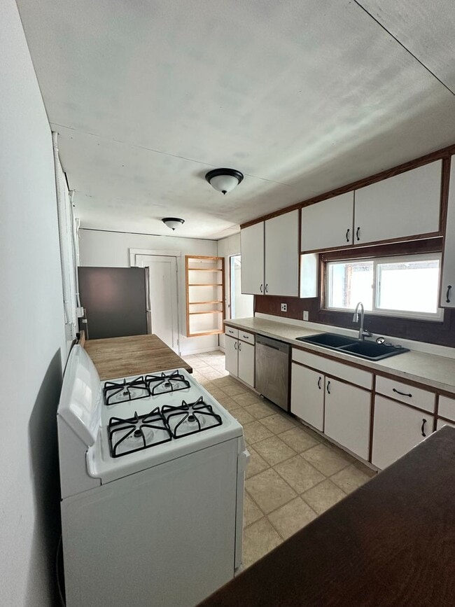 Photo - Large 4 Bedroom Apartment in Canyonville