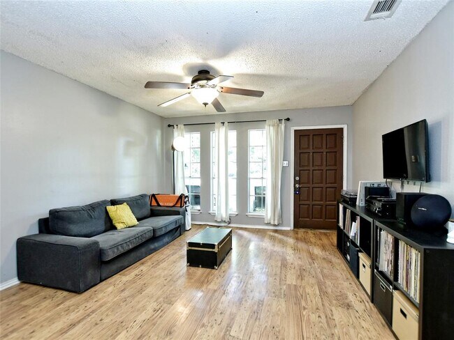 4911 Aberdeen Cir
