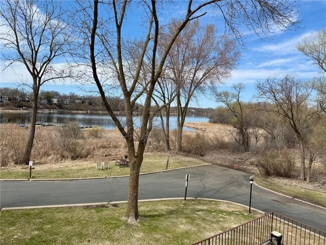 Photo - 1304 W Medicine Lake Dr Unit 226