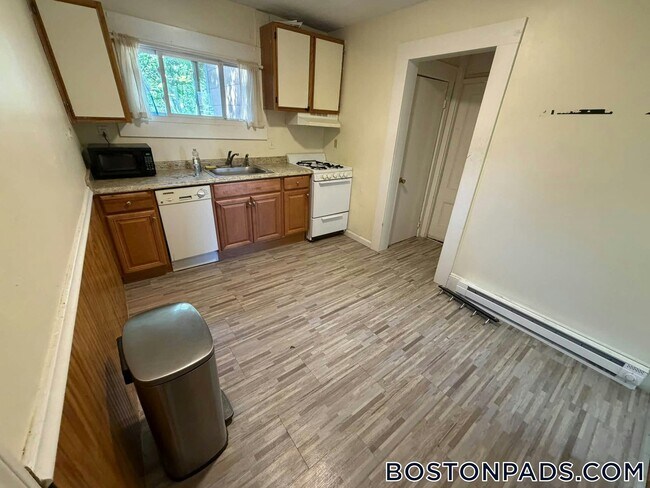 17 Bay St Unit 3L