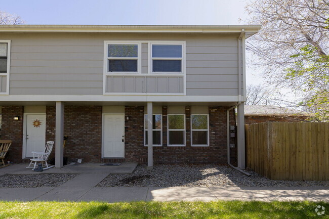 Building Photo - Great condo in Central Longmont!