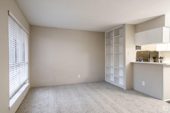 1 habitación, 1 baño, 668 pies cuadrados