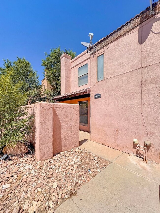Building Photo - 4016-4022 North Calle Grande Unit 4022