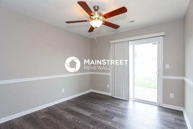 Photo - 4 Bedroom Pet-Friendly Home in Charlotte, NC with Main Street Renewal