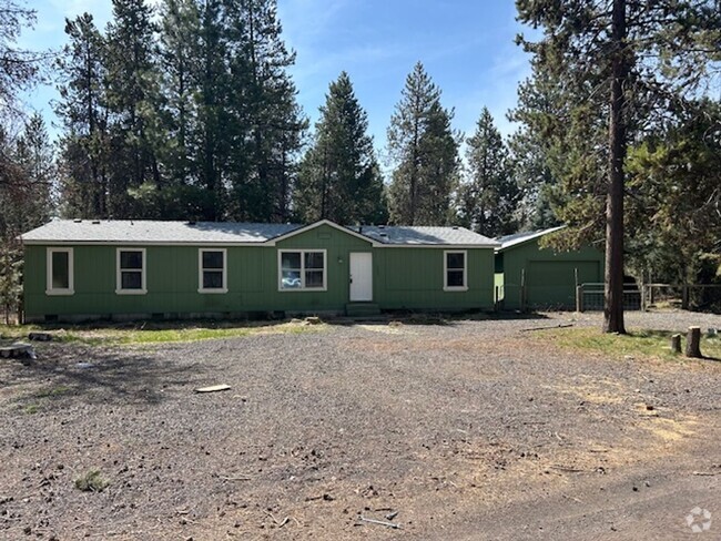 Building Photo - Charming Single Level 3 Bedroom Home in Pr...