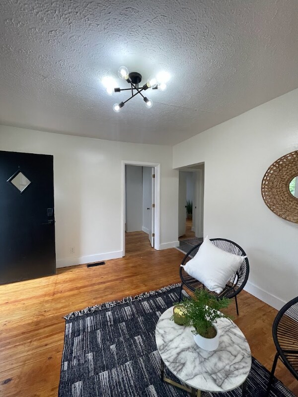 Photo - 109 W Maple St