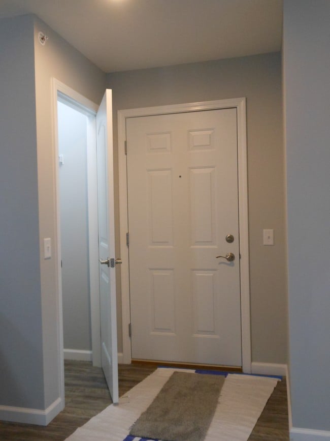 1BD Entry & coat closet - Ash Grove