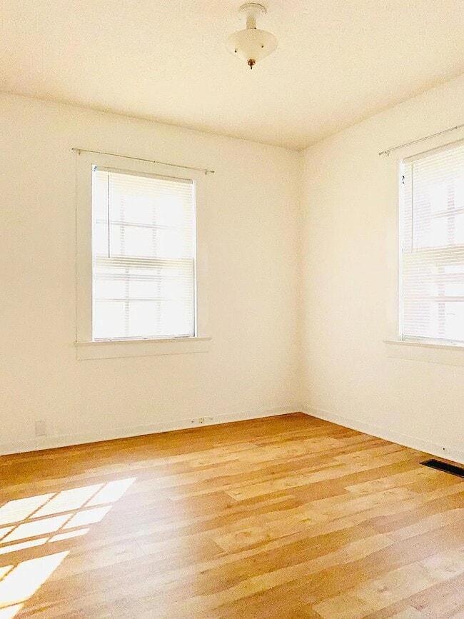 Photo - 1745 Allen Ave