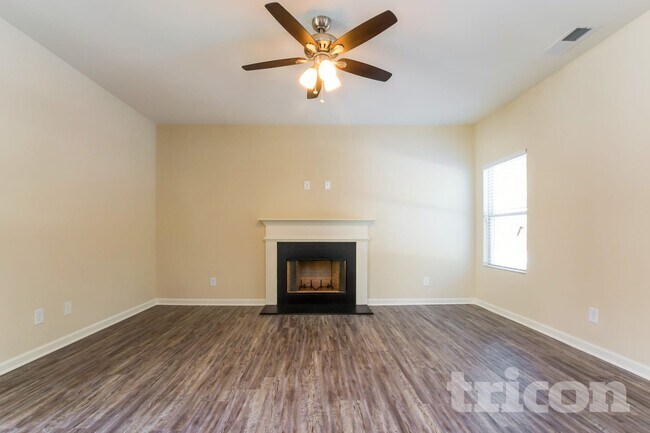 Photo - 457 Shady Glen