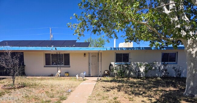 Building Photo - 157 School Dr