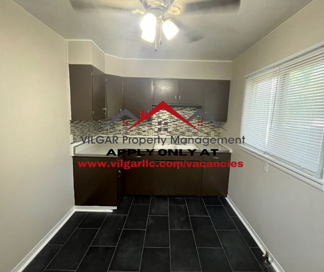 Building Photo - 2 Bedroom, 1 Bathroom Home in Gary, IN