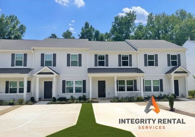 Building Photo - Charming 3-Bedroom End Unit Townhome Near Jack Alexander Blvd - MOVE IN SPECIAL