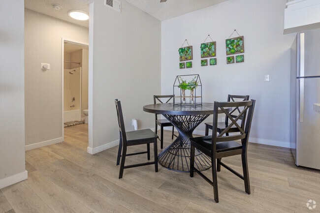 1BR, 1BA - 678SF