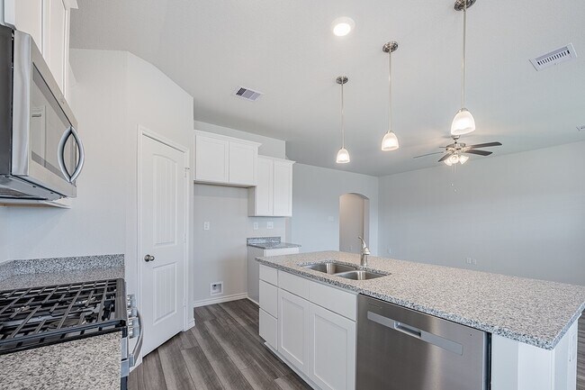 Photo - 1101 Davy St