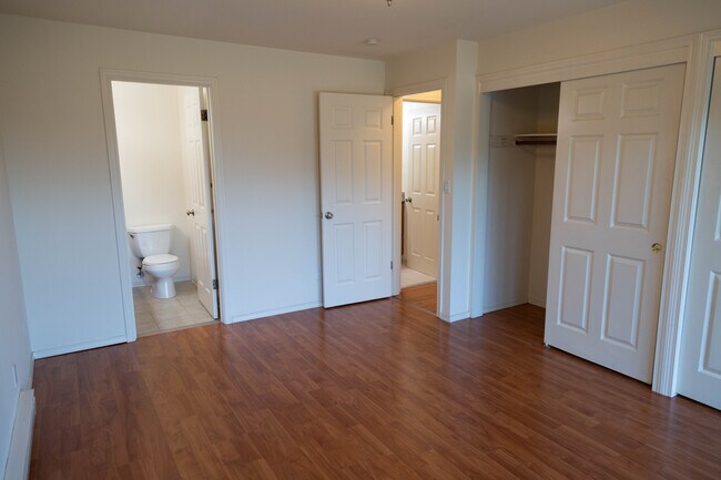 Photo - Madlyn Apartments