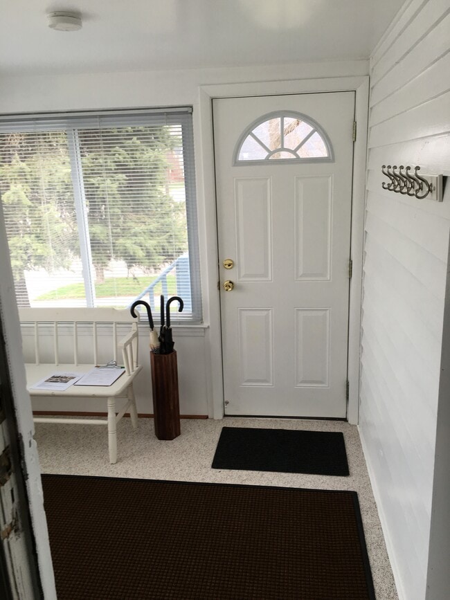 Building Photo - 133 Curry Ave Unit 2