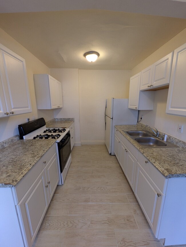 1968 Berkley Ave Unit 5