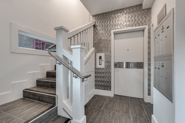 1433 Haro St Unit -
