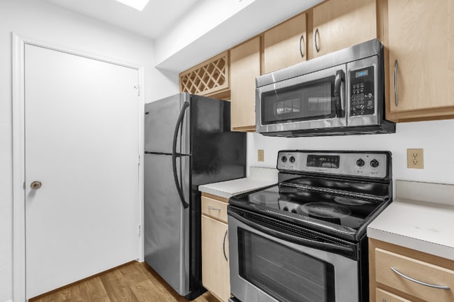 Photo - 7360 Westpointe Blvd Unit APT. 131