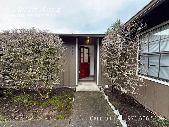 Photo - 913 SW 27th Cir