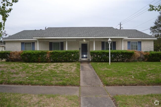 Building Photo - 8927 Sharpcrest St Rental