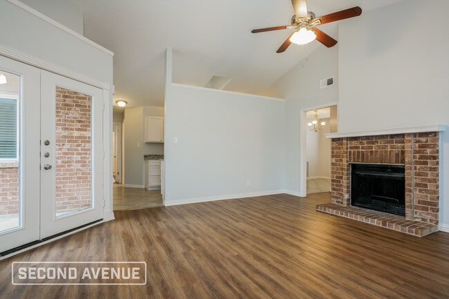 Photo - 4005 Bond St