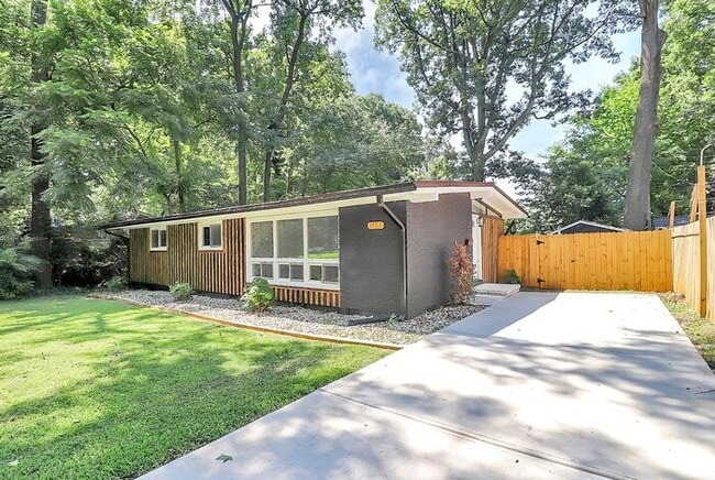 Photo - Beautifully Renovated 3BD/1BA Ranch in Seneca Park!