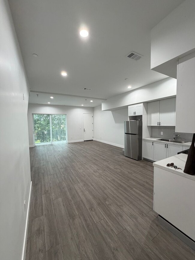 Photo - 6905 Ben Ave Unit 104