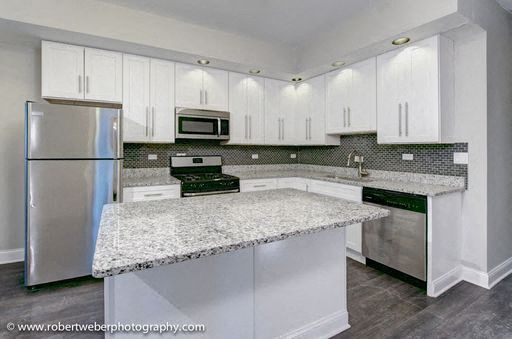 1344 West Barry #2F Kitchen Photo - 1344 W. Barry Ave.