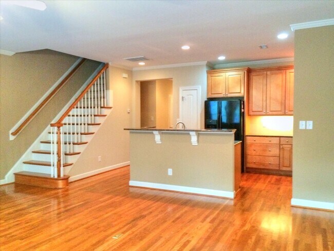 Photo - Beautiful 3 Bedroom / 2.5 Bathroom Townhome - Available End of June!