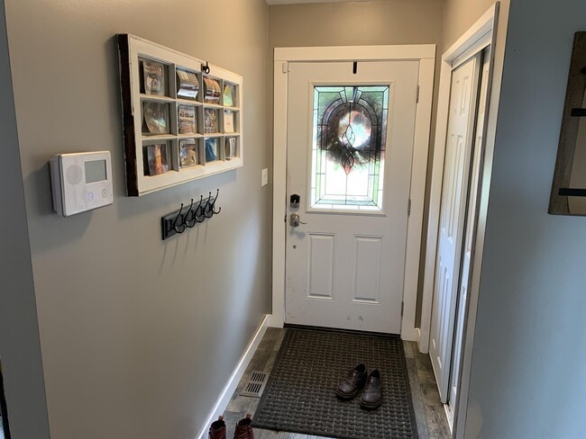 Photo - 110 Saker Pl