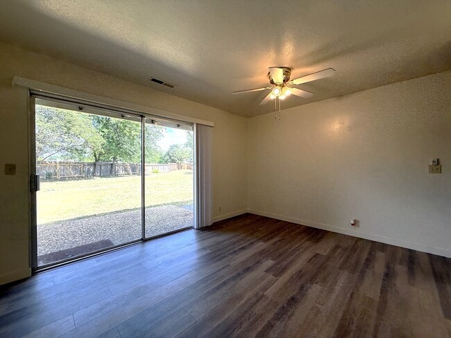 Photo - 860 Netters Cir