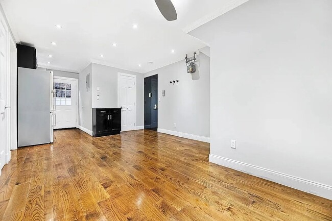 Photo - 47 1/2 East 1st Street Unit 2R