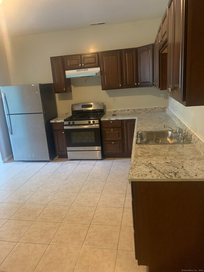 Building Photo - 1406 Stratford Ave Unit 1410 Stratford 2nd f Rental