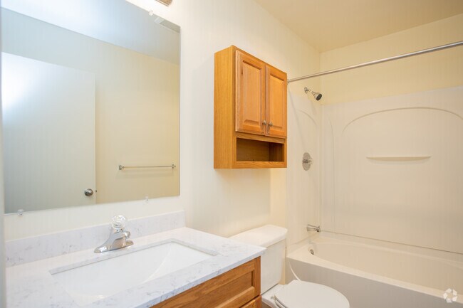 2BR, 1BA-874SF