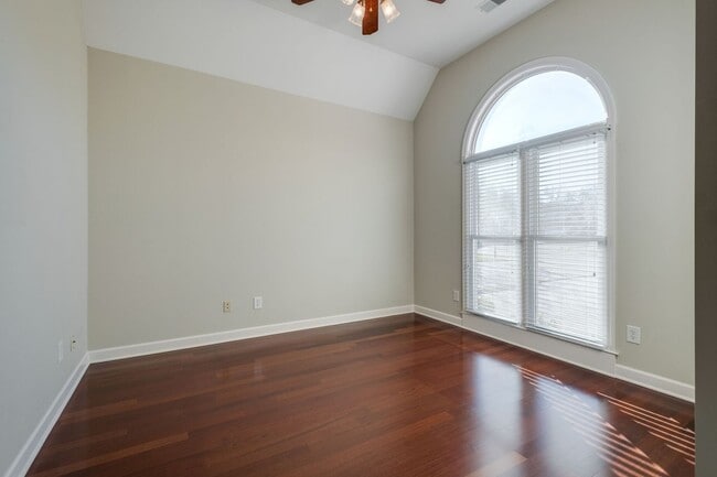 Photo - 218 Stoners Glen Ct