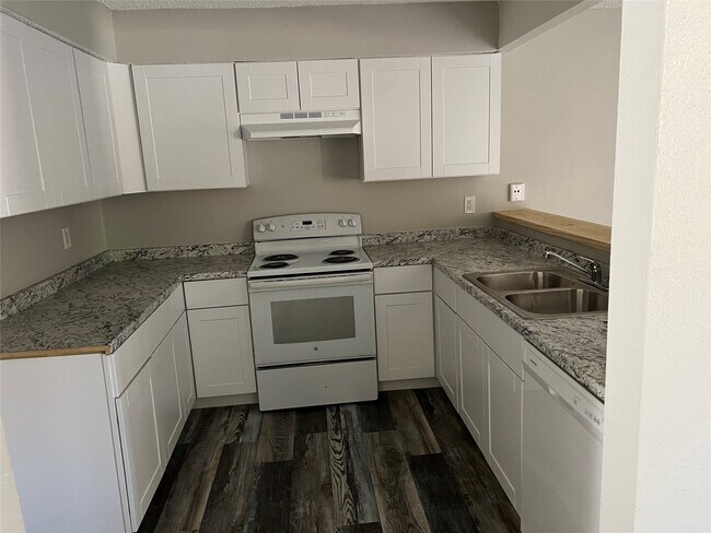 Photo - 12608 Newbrook Dr Unit 194