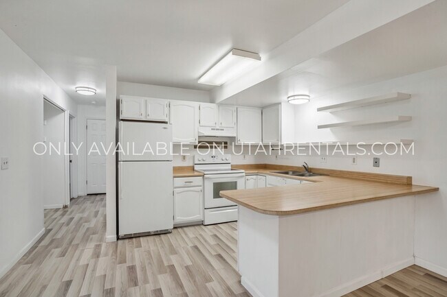 Photo - 1639 Woodland Dr