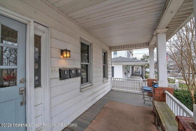 Photo - 610 1/2 Fifth Ave