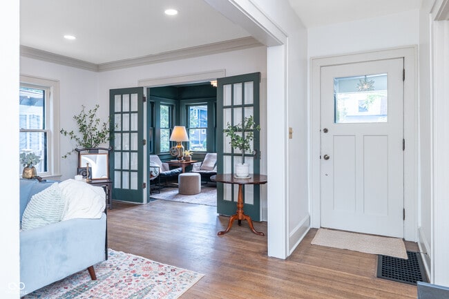 Photo - 322 E 37th St