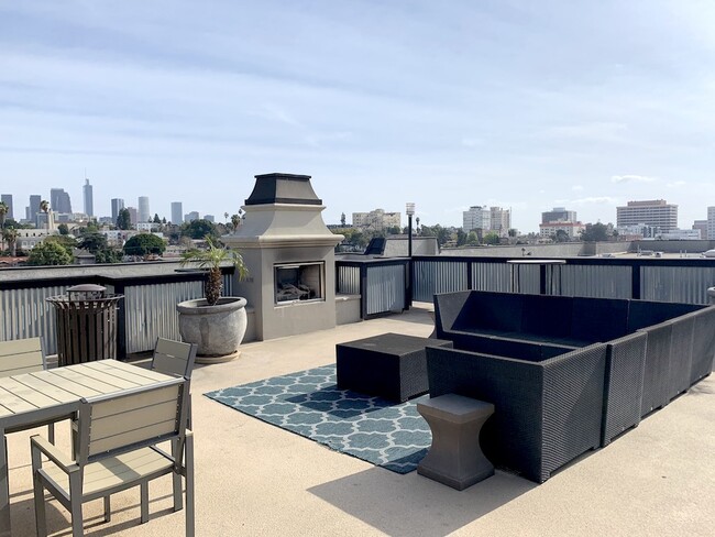Sitting Area-360 View - Roberts K Town Lafayette Apartments