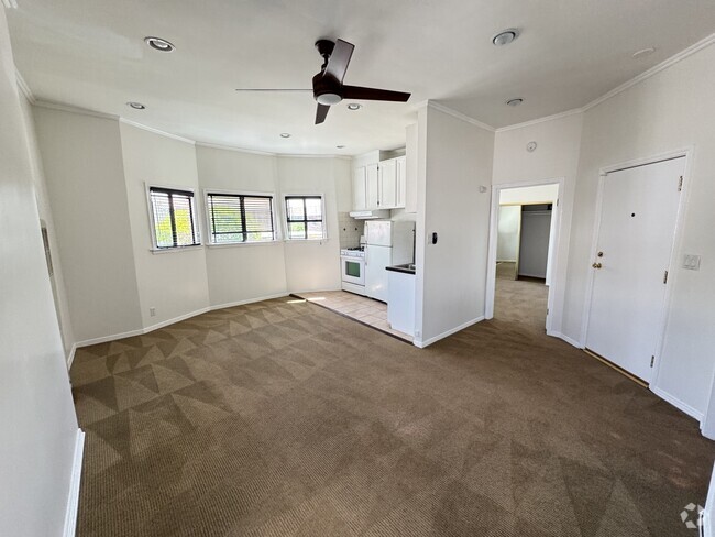 Building Photo - 1341 N Bronson Ave Rental
