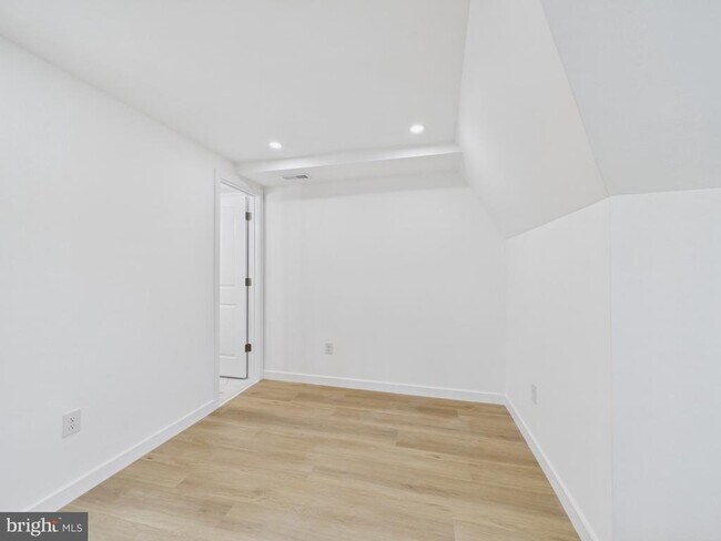 Photo - 3205 Summer St