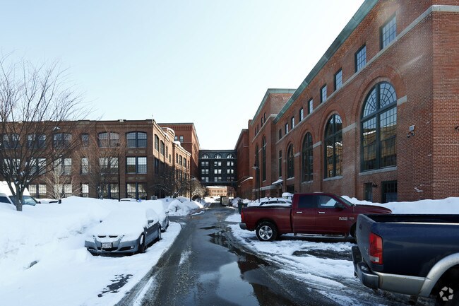Baker Square Condominiums