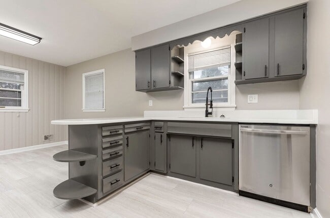 Photo - 1411 Herr Ln