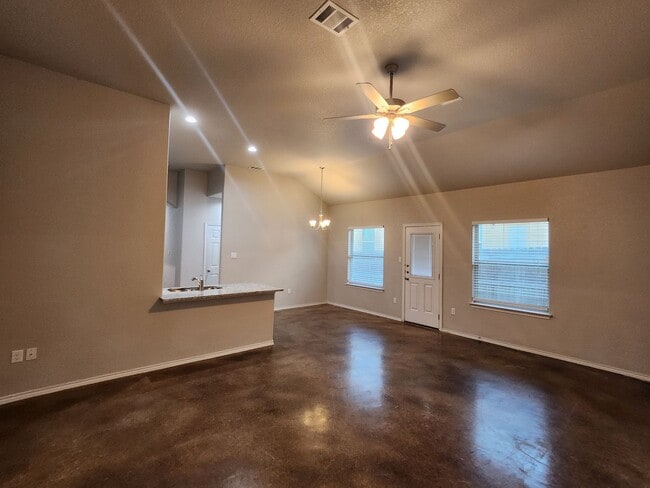 Photo - 620 Heathers Wy