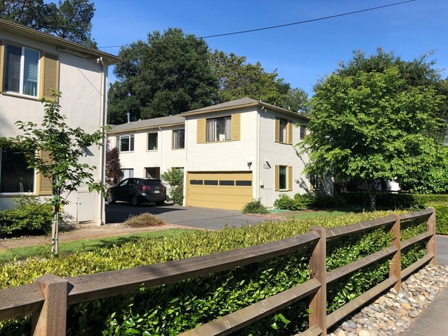 Laurel Oaks Apartments